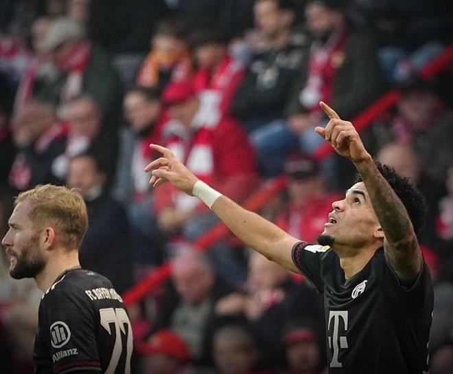 以左脚中卫 以左脚中卫